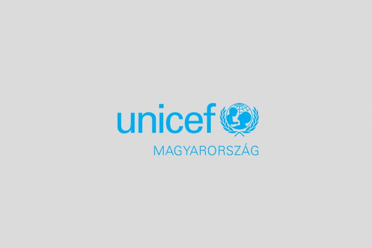 Mesékkel, új tartalmakkal és tanácsokkal segíti a családokat az UNICEF